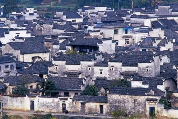 一生痴绝处，无梦到徽州！