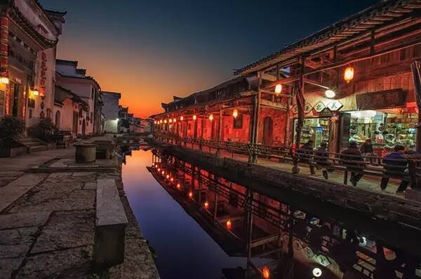 一生痴绝处，无梦到徽州！