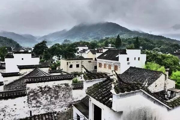 一生痴绝处，无梦到徽州！