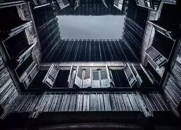 一生痴绝处，无梦到徽州！