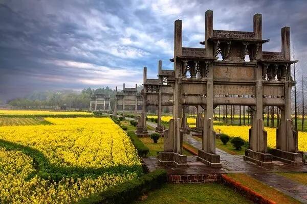 一生痴绝处，无梦到徽州！