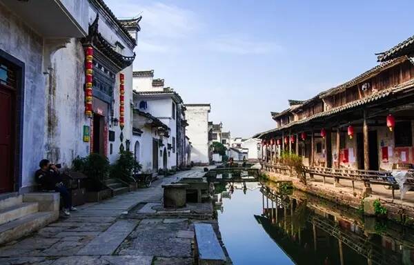 一生痴绝处，无梦到徽州！