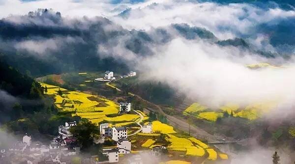 一生痴绝处，无梦到徽州！