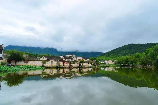 一生痴绝处，无梦到徽州！