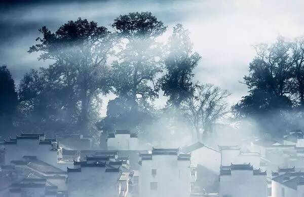 一生痴绝处，无梦到徽州！