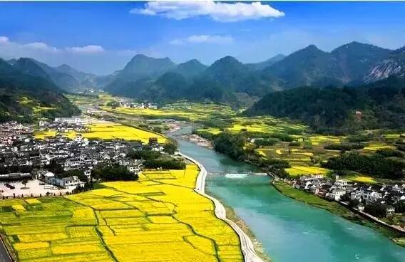 一生痴绝处，无梦到徽州！