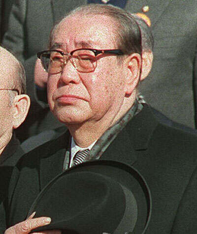 崔圭夏(???，Choi Kyu-ha, 1919年7月16日—2006年10月22号)，号玄石(??)，韩国江原道原州人，大韩民国第12任总理、第10任总统。崔圭夏曾在日本留学，并有日本姓氏梅原。他早年东京高等师范学校毕业后担任教师。之后他前往伪满洲国。大韩民国独立后，他曾出任农林部粮政课长、外交部通商局长、外务次官及外相。1971年就任外交担当特别补佐官、1975年接替金钟泌出任国务总理。1979年10月26日，朴正熙被暗杀，以总理身份代行总统权限，并于12月6日大选胜出后正式接任。他在正式当选后的早期实行宪制民主化改革，但有关计划在全斗焕发动的政变之后停止推行。1980年8月，全斗焕发动军事政变，并根据《戒严法》接掌总统权力，指派朴忠勋充当代总统，并筹备新一届总统选举，崔圭夏黯然下台。崔圭夏于2006年10月22日因病逝世，享年88岁。